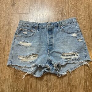 LEVI’s Distressed Denim Women Shorts size 32W